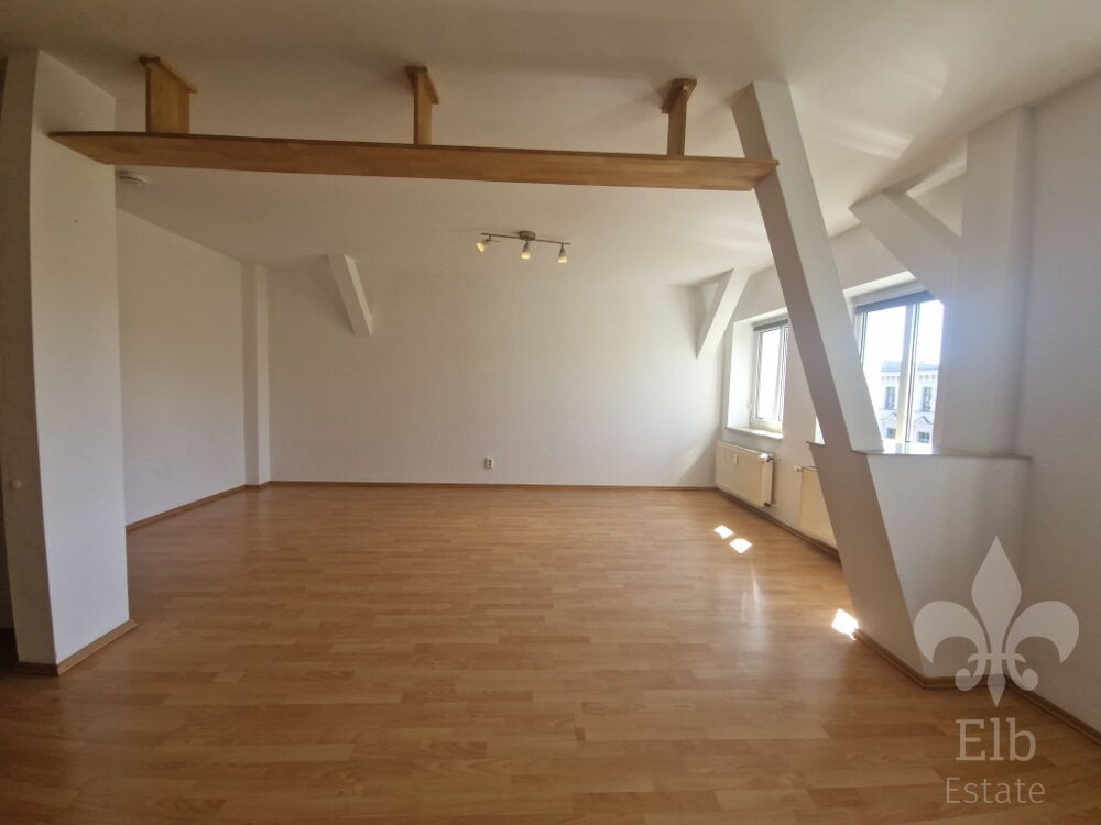 Gemütlichkeit im Dach - 2 Raum Wohnung mit Einbauküche und Tageslichtbad in Stadtfeld-Ost - Photo 4