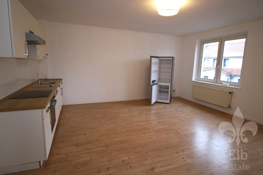 Helle und geräumige 3 Zimmer-Dachgeschosswohnung mit Einbauküche und Wanne in Stadtfeld-Ost - Photo 2
